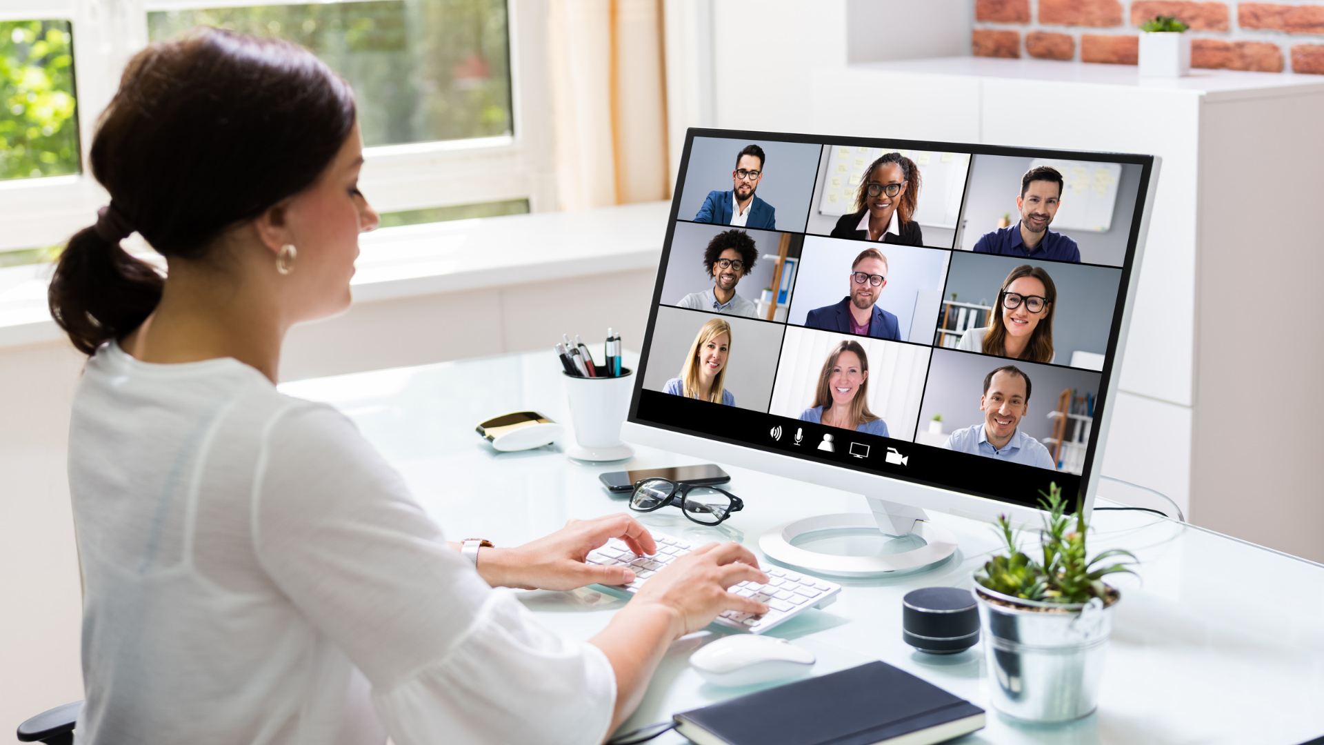 Managing Offshore Teams: How to Keep Work Accountable Without Micromanaging